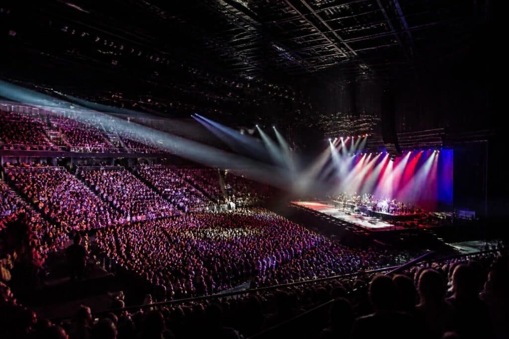découvrez le concert exceptionnel de simply red à la salle de l'accor arena à paris. réservez vos billets pour une soirée musicale inoubliable au cœur de la capitale.