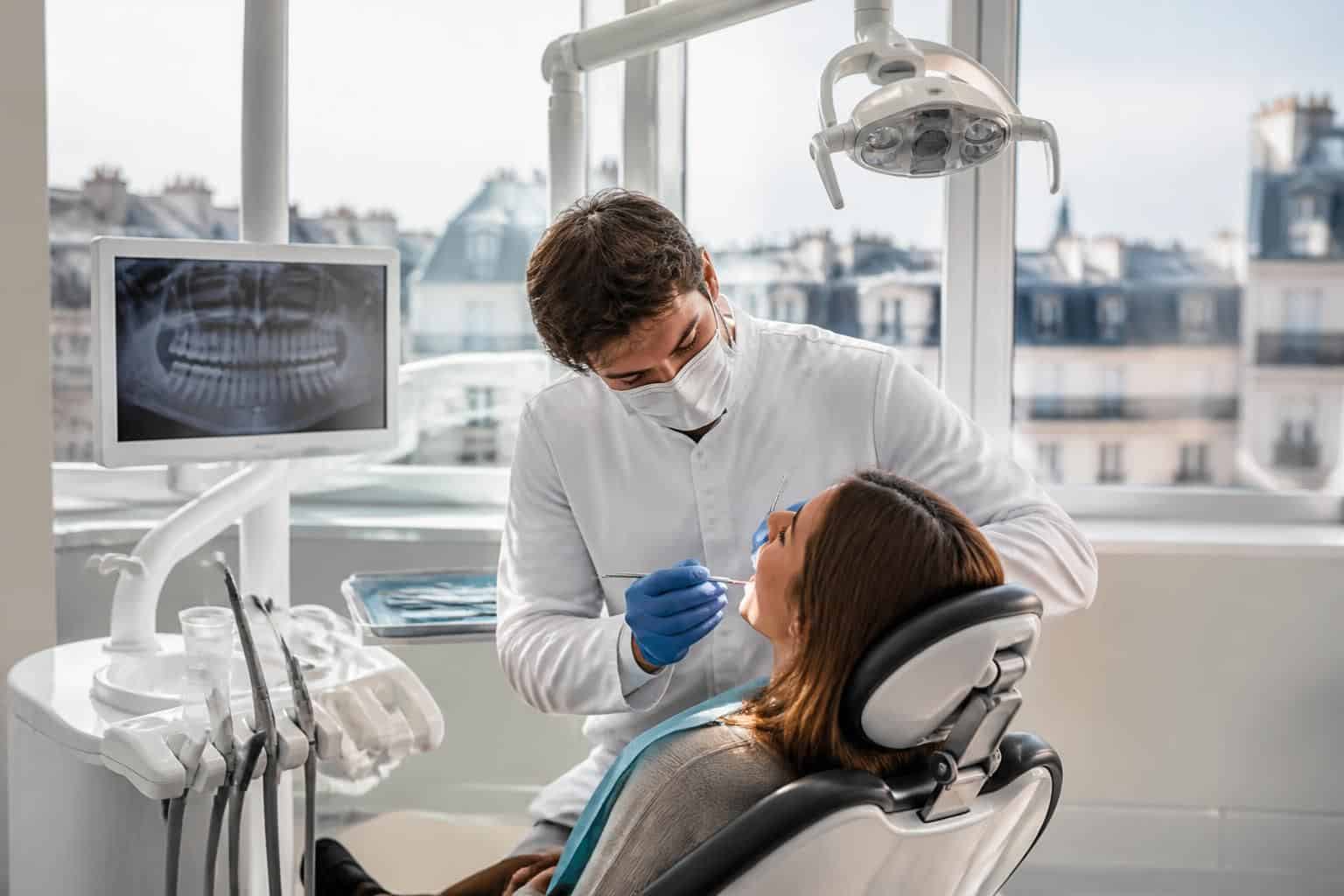 la clinique universitaire dentaire à paris offre des soins gratuits, permettant l'accès à une école dentaire de qualité pour tous.